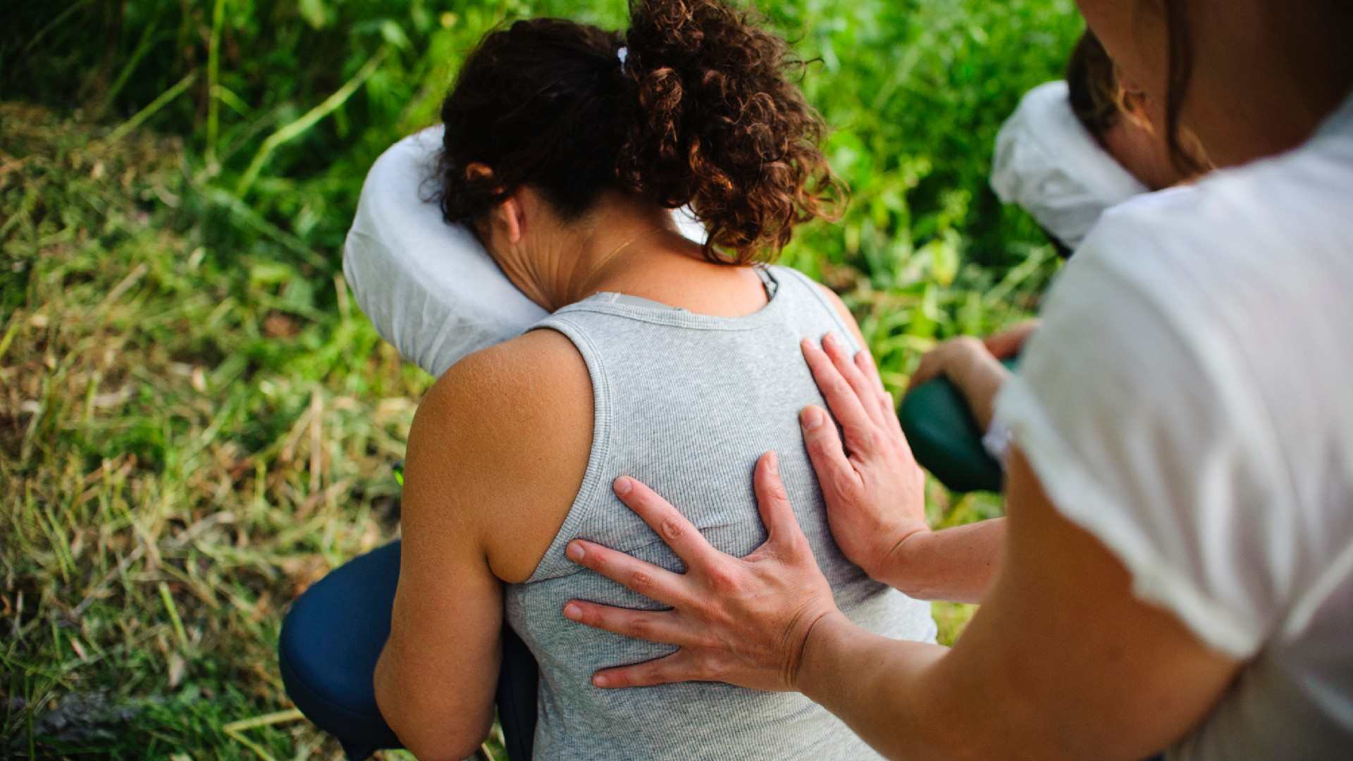 עיסוי לעובדים בכסא